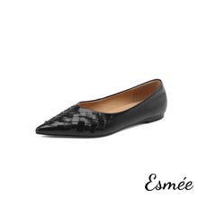 將圖片載入圖庫檢視器 Leather Pointed Toe Flats with Woven Design
