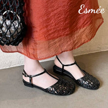 將圖片載入圖庫檢視器 Black-Leather-Roman-Sandals-with-T-Strap-Design-model-shots

