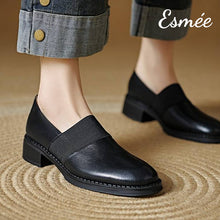 將圖片載入圖庫檢視器 Black-Leather-Rounded-Loafers-with-Thick-Straps-design-model-shots
