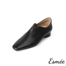 將圖片載入圖庫檢視器 Black-Leather-Slip-On-Shoes-with-Side-Zippers-product-shots-white-background
