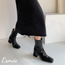 將圖片載入圖庫檢視器 Black-Shiny-Leather-Ankle-Boots-with-Alligator-Pattern-model-shots-1
