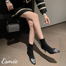 將圖片載入圖庫檢視器 Black-Suede-Ankle-Boots-with-Stiletto-Heels-and-Diamond-Buckle-Design-model-shots
