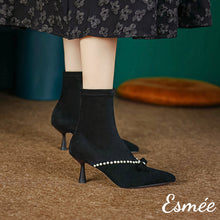 將圖片載入圖庫檢視器 Black-Suede-High-Heel-Ankle-Boots-with-Bow-Knot-and-Pearl-Design-model-shots
