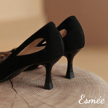 將圖片載入圖庫檢視器 Black-Suede-High-Heel-with-Lace-Pattern-product-shots-detail-2
