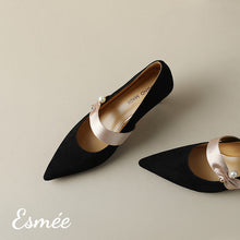 將圖片載入圖庫檢視器 Black-Suede-High-Heel-with-Silk-Straps-product-shots
