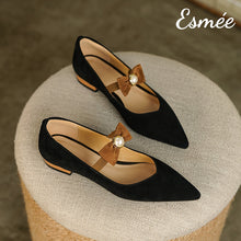 將圖片載入圖庫檢視器 Black-Suede-Low-Heels-with-Bow-Knot-Straps-product-shots
