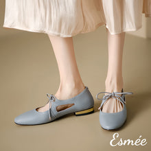 將圖片載入圖庫檢視器 Blue-Leather-Maryjanes-with-Bow-Knot-Design-model-shots
