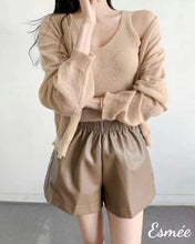 將圖片載入圖庫檢視器 Brown-Korean-Synthetic-Leather-Short-Pants-with-Ribbon-Band-model-shots
