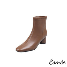 將圖片載入圖庫檢視器 Brown-Leather-Ankle-Boots-with-Cylinder-Heels-product-shots-white-background
