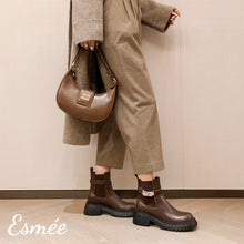 將圖片載入圖庫檢視器 Brown-Leather-Chelsea-Boots-with-Metal-Lock-Design-model-shots
