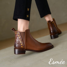 將圖片載入圖庫檢視器 Brown-Leather-Chelsea-Boots-with-Rivet-and-Alligator-Pattern-Design-model-shots
