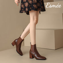 將圖片載入圖庫檢視器 Brown-Leather-Chelsea-High-Heel-Ankle-Boots-model-shots
