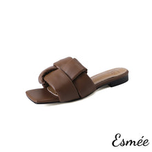 將圖片載入圖庫檢視器 Brown-Leather-Flat-Sandals-with-Thick-Woven-Design-product-shots-white-background
