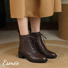 將圖片載入圖庫檢視器 Brown-Leather-Marten-Boots-with-Brogue-Design-model-shots
