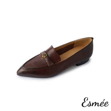 將圖片載入圖庫檢視器 Brown-Leather-Pointed-Toe-Loafers-with-Metallic-Flower-Design-product-shots-white-background
