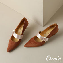 將圖片載入圖庫檢視器 Brown-Suede-High-Heel-with-Silk-Straps-product-shots
