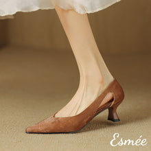 將圖片載入圖庫檢視器 Brown-Suede-High-Heels-with-Special-Cutting-Design-model-shots
