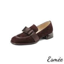 將圖片載入圖庫檢視器 Brown-Suede-Loafers-with-Bow-Knot-Design-product-shots-white-background
