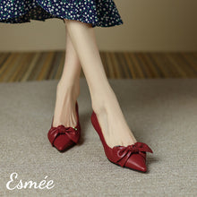 將圖片載入圖庫檢視器 Burgundy-Lambskin-Leather-High-Heels-with-Bow-Knot-Design-model-shots
