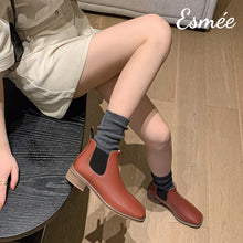 將圖片載入圖庫檢視器 Burgundy-Leather-Ankle-Chelsea-Boots-with-Square-Toe-Design-model-shots
