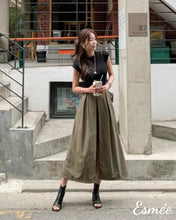 將圖片載入圖庫檢視器 Darkish-Green-Tiered-Dress-with-Short-Pants-Design-model-shots-1
