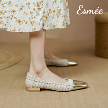 將圖片載入圖庫檢視器 Gold-Tweed-Fabrics-Flats-with-Metallic-Toe-Cap-model-shots
