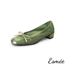 將圖片載入圖庫檢視器 Green-Suede-Ballerina-Low-Heels-with-Golden-Toe-Cap-andBow-Knot-product-shots-white-background
