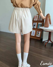 將圖片載入圖庫檢視器 Ivory-Cotton-Skorts-with-Pocket-Design-model-shots-3
