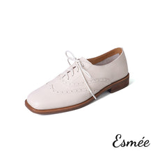 將圖片載入圖庫檢視器 Ivory-Leather-Brogue-Oxford-with-Squared-Toe-Design-porduct-shots-white-background
