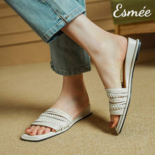 將圖片載入圖庫檢視器 Ivory-Leather-Flat-Sandals-with-Woven-Straps-model-shots
