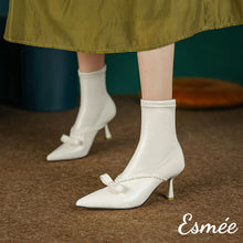 將圖片載入圖庫檢視器 Ivory-Leather-High-Heel-Ankle-Boots-with-Bow-Knot-and-Pearl-Design-model-shots
