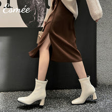 將圖片載入圖庫檢視器 Ivory-Leather-High-Heel-Ankle-Boots-with-Patent-Leather-Toe-Cap-model-shots
