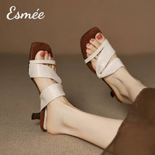 將圖片載入圖庫檢視器 Ivory-Leather-High-Heel-Mules-with-Thick-Straps-_-Cushioned-Insole-Design-model-shots
