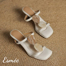 將圖片載入圖庫檢視器 Ivory-Leather-High-Heel-Sandals-with-Marble-Coin-Design-product-shots
