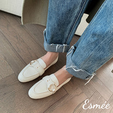 將圖片載入圖庫檢視器 Ivory-Leather-Loafers-with-Circular-Buckle-model-shots
