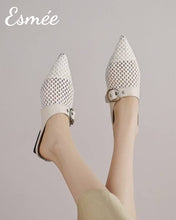 將圖片載入圖庫檢視器 Ivory-Leather-Mules-with-Hole-and-Grenadine-Design-model-shots
