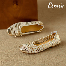 將圖片載入圖庫檢視器 Ivory-Leather-Net-Ballerina-Flats-with-Golden-Toe-and-Heel-Cap-product-shots
