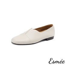 將圖片載入圖庫檢視器 Ivory-Leather-Round-Toe-Loafers-product-shots-white-background
