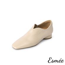 將圖片載入圖庫檢視器 Ivory-Leather-Slip-On-Shoes-with-Side-Zippers-product-shots-white-background
