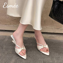 將圖片載入圖庫檢視器 Ivory-Silk-High-Heel-Mules-with-Pearl-Design-model-shots
