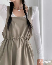 將圖片載入圖庫檢視器 Khaki-Korean-Cotton-One-Piece-with-Elasticated-Waistband-and-Sleeveless-Design-model-shots-2
