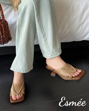 將圖片載入圖庫檢視器 Khaki-Leather-High-Heel-Mules-with-Woven-Design-model-shots
