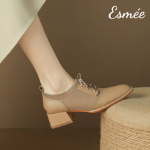 將圖片載入圖庫檢視器 Khaki-Leather-High-Heel-Oxford-Shoes-with-Fabrics-Design-model-shots
