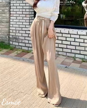 將圖片載入圖庫檢視器 Khaki-Rayon-and-Poly-Loose-Pants-with-Dual-Color-Bow-Knot-model-shots
