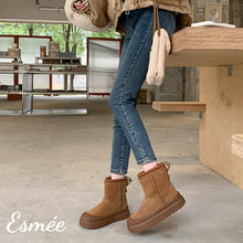 將圖片載入圖庫檢視器 Khaki-Suede-Snow-Boots-with-Special-Designed-Platform-model-shots-1
