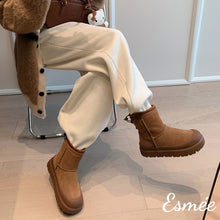 將圖片載入圖庫檢視器 Khaki-Suede-Snow-Boots-with-Special-Designed-Platform-model-shots
