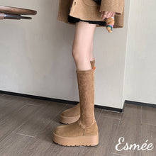 將圖片載入圖庫檢視器 Khaki-Suede-Snow-Long-Boots-with-Platform-Design-model-shots-1
