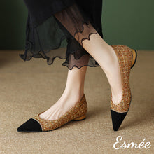 將圖片載入圖庫檢視器 Khaki-Tweed-Fabrics-Flats-with-Black-Pointy-Toe-and-Chain-Design-model-shots
