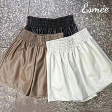 將圖片載入圖庫檢視器 Korean-Synthetic-Leather-Short-Pants-with-Ribbon-Band-product-shots
