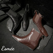 將圖片載入圖庫檢視器 Leather-Chelsea-Boots-with-Wedge-Heels-product-shots
